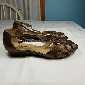 Clarks metallic bronze leather sandals 8M